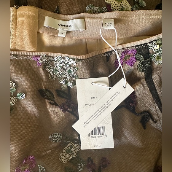 NWT $525 Vince Begonia Floral Sequin Skin
Color: Dewberry, Size US 6, US 8 - Picture 7 of 8